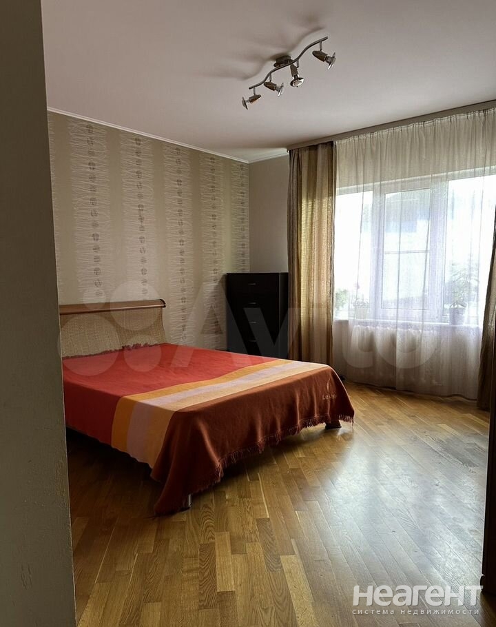 Продается Многокомнатная квартира, 123 м²