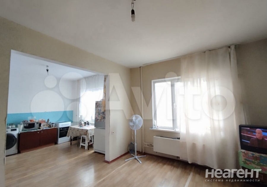 Продается Многокомнатная квартира, 100 м²