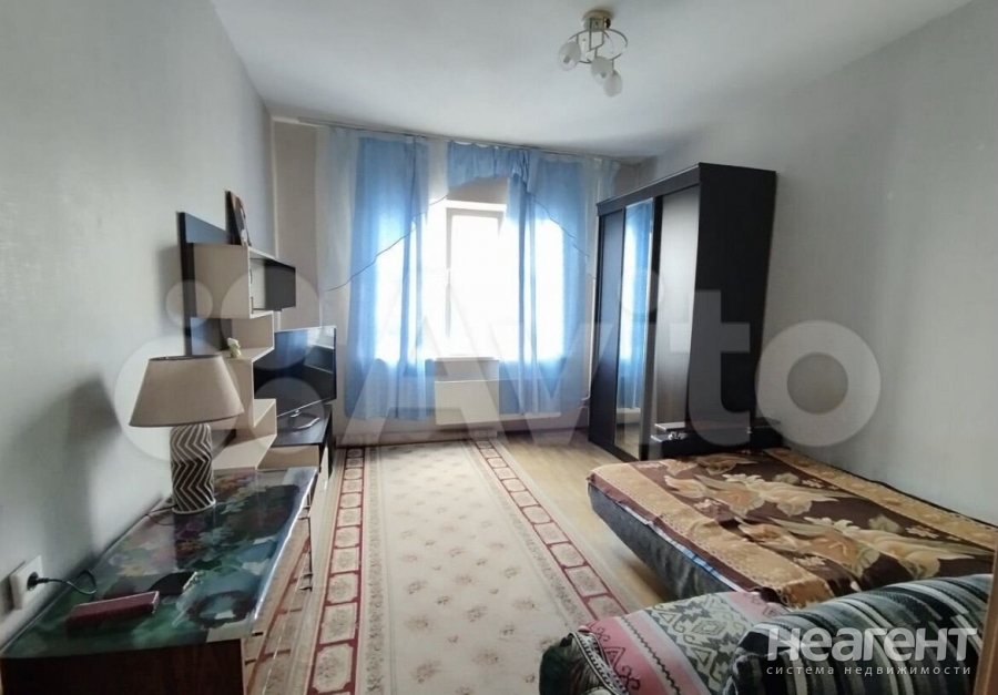 Продается Многокомнатная квартира, 100 м²