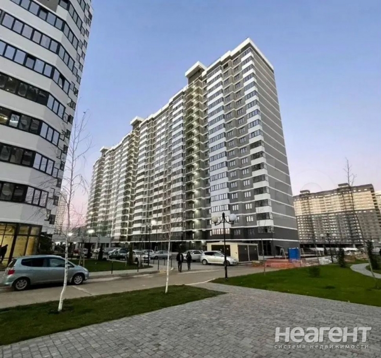 Продается 1-комнатная квартира, 42 м²