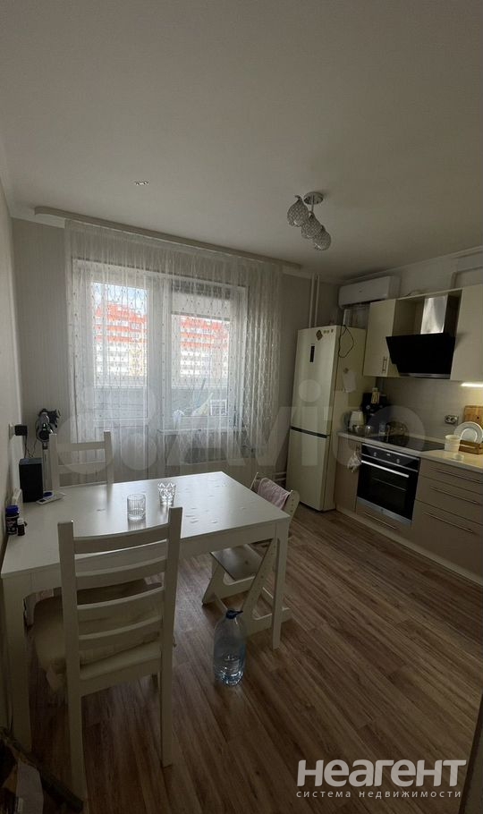 Продается 1-комнатная квартира, 37,8 м²