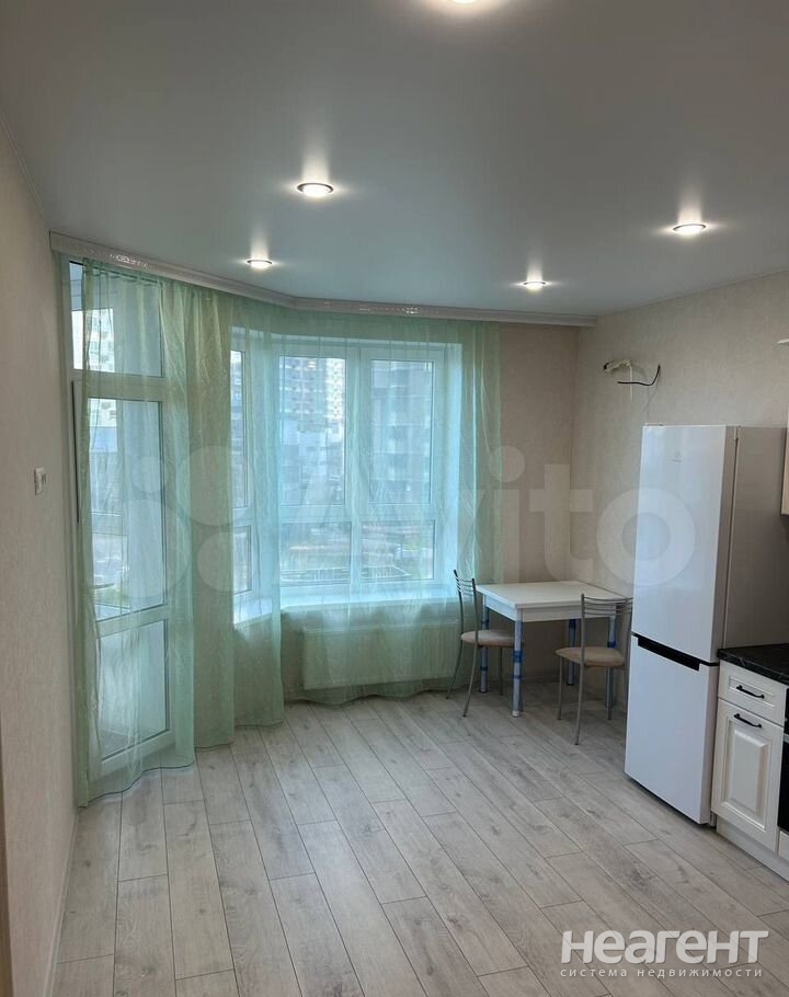 Сдается 1-комнатная квартира, 42 м²