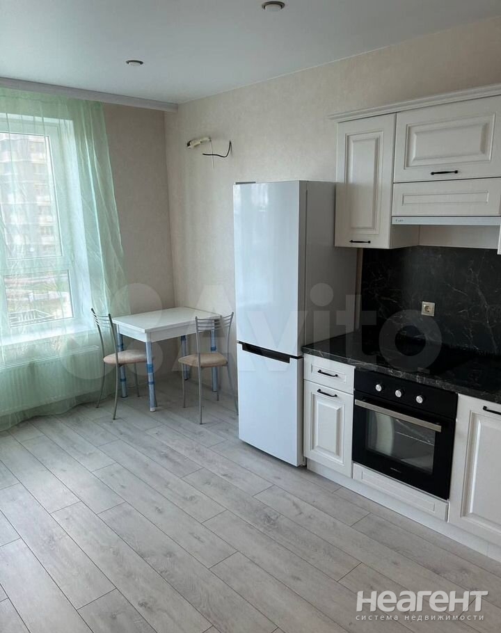 Сдается 1-комнатная квартира, 42 м²