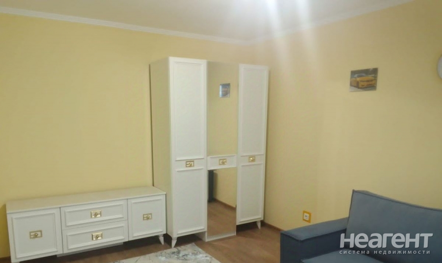 Продается 1-комнатная квартира, 43 м²