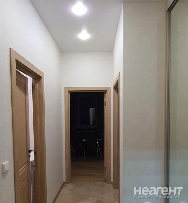 Сдается 1-комнатная квартира, 43 м²