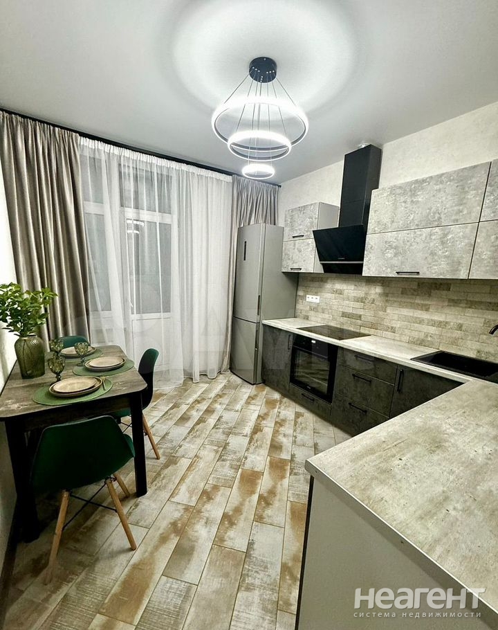 Продается 1-комнатная квартира, 38 м²