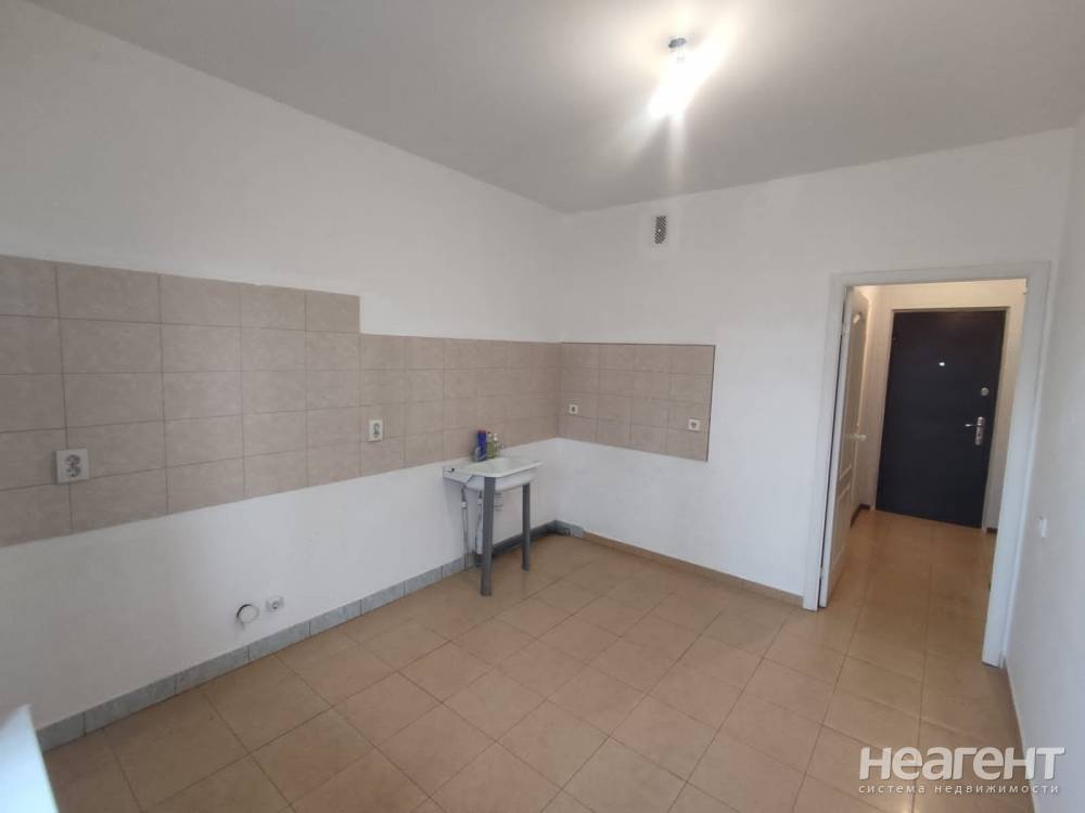 Продается 1-комнатная квартира, 40,7 м²