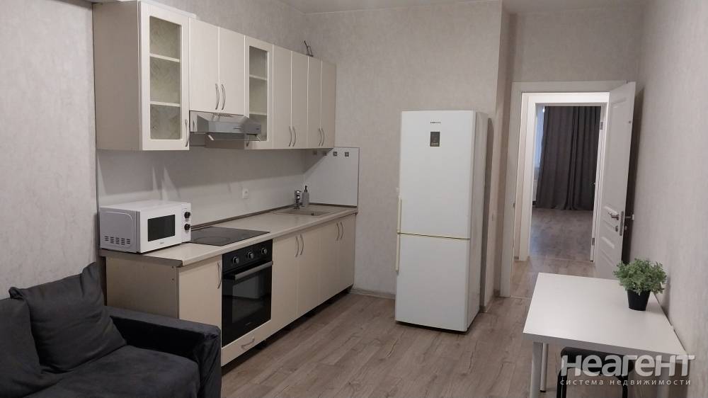 Сдается 1-комнатная квартира, 42 м²