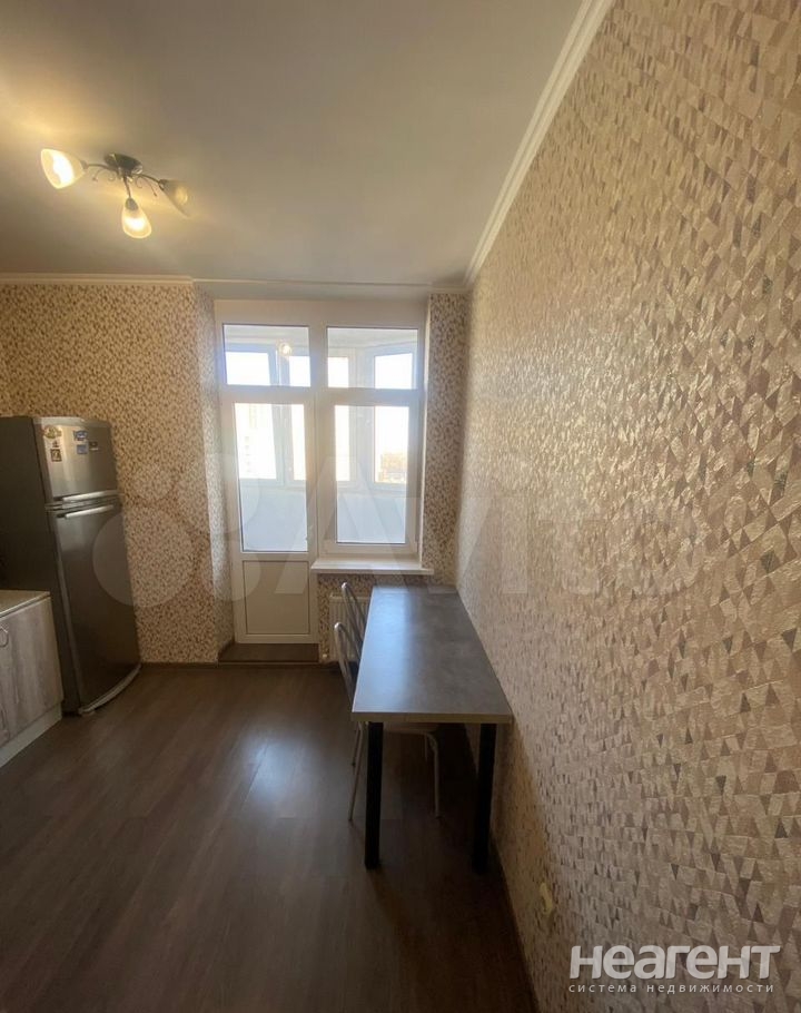 Сдается 1-комнатная квартира, 37 м²