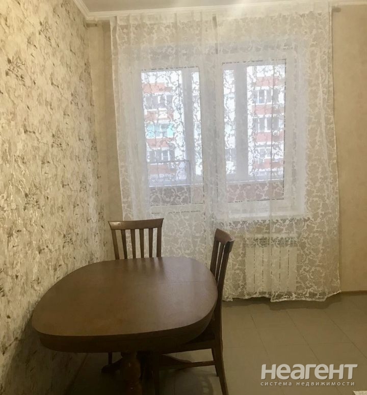 Сдается 1-комнатная квартира, 44 м²