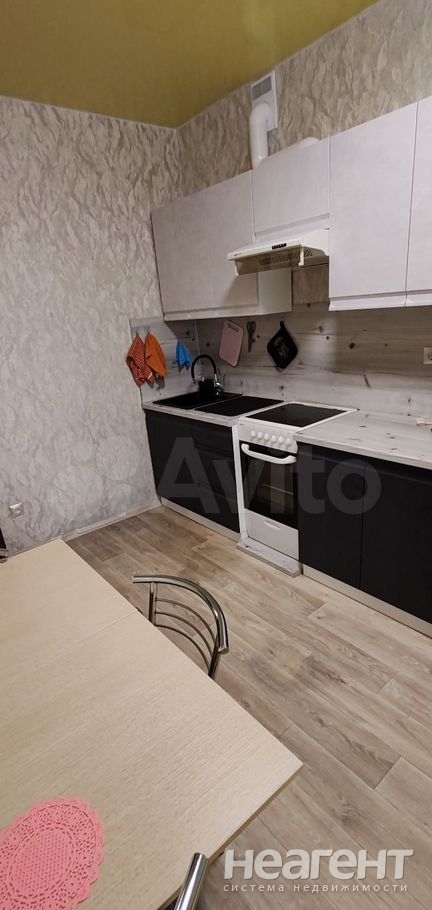 Сдается 1-комнатная квартира, 40 м²