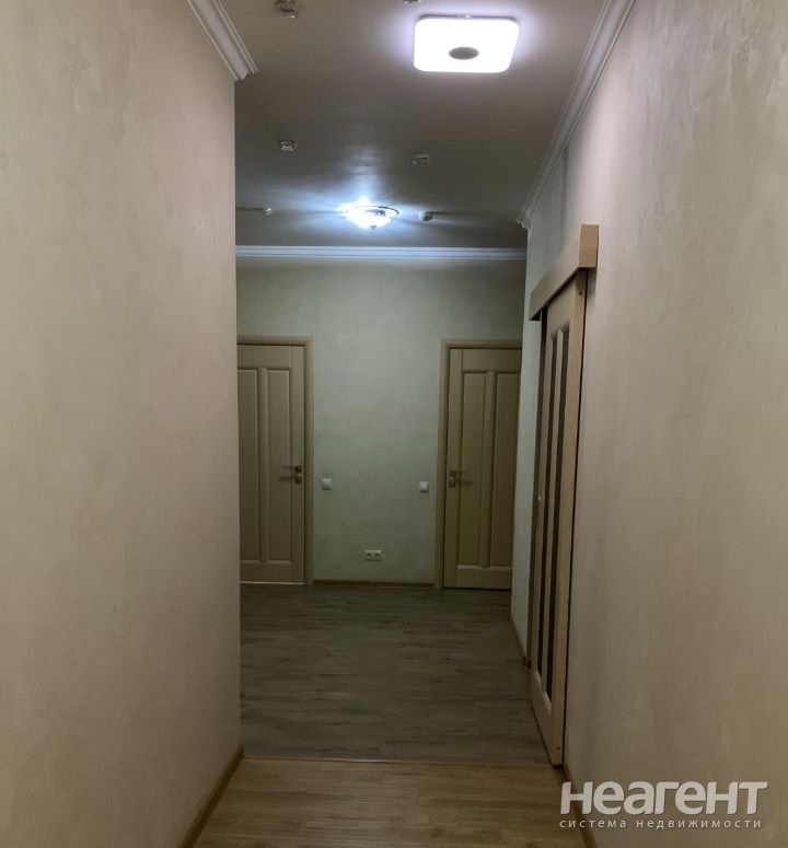 Сдается 2-х комнатная квартира, 93 м²