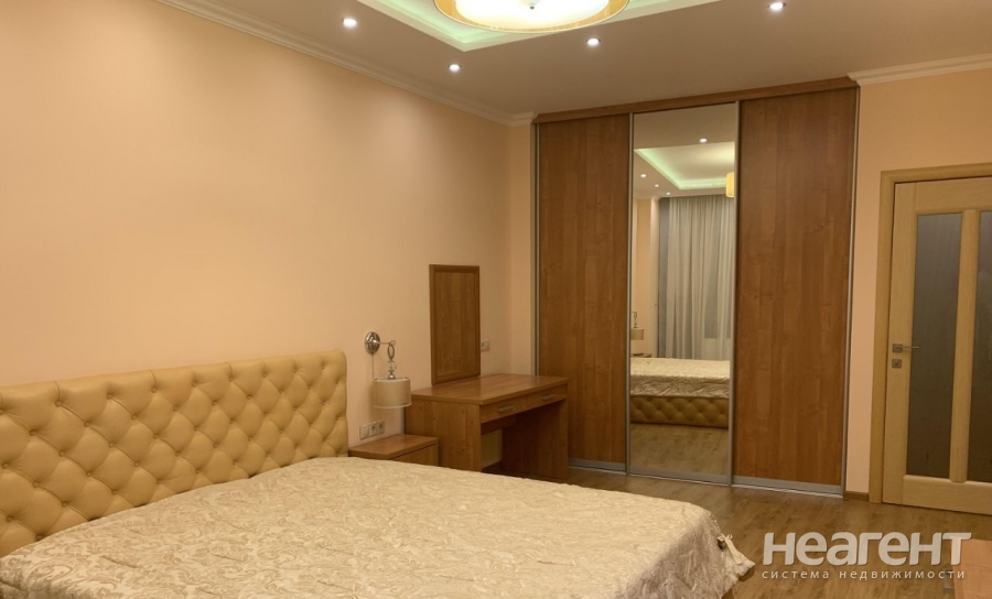 Сдается 2-х комнатная квартира, 93 м²