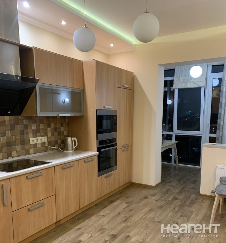 Сдается 2-х комнатная квартира, 93 м²