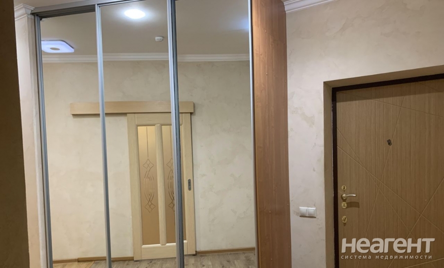 Сдается 2-х комнатная квартира, 93 м²