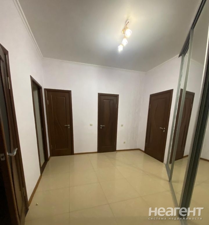 Сдается 2-х комнатная квартира, 75 м²