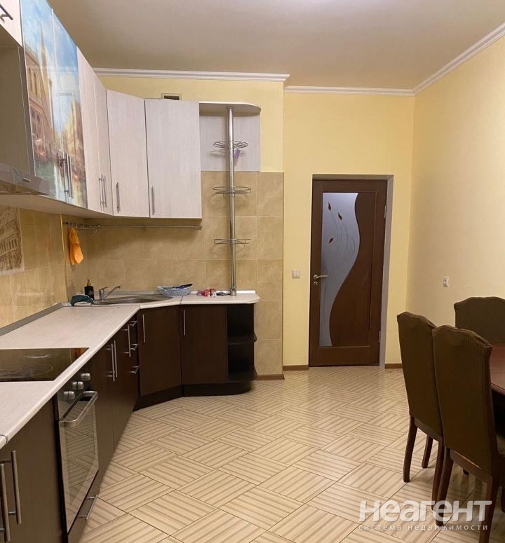 Сдается 2-х комнатная квартира, 75 м²