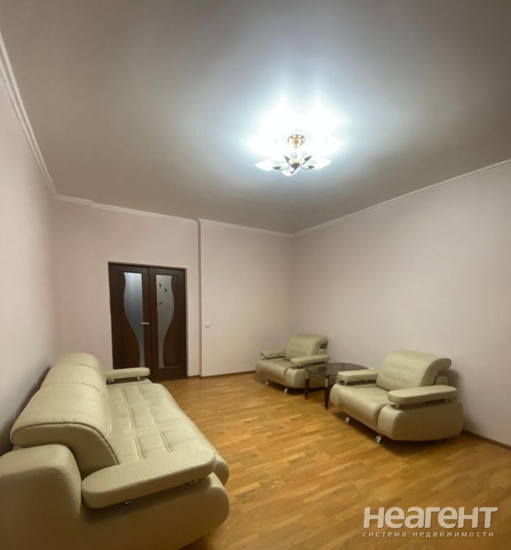 Сдается 2-х комнатная квартира, 75 м²