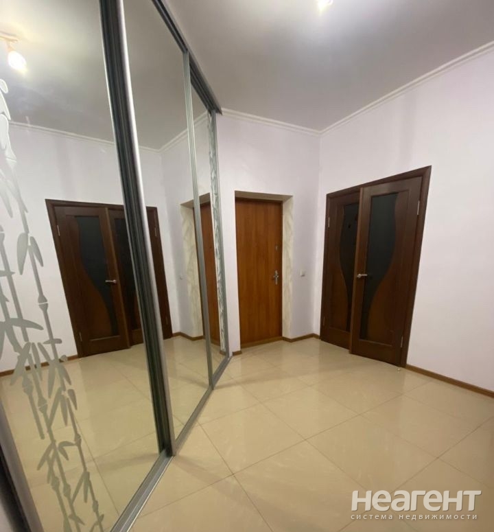 Сдается 2-х комнатная квартира, 75 м²