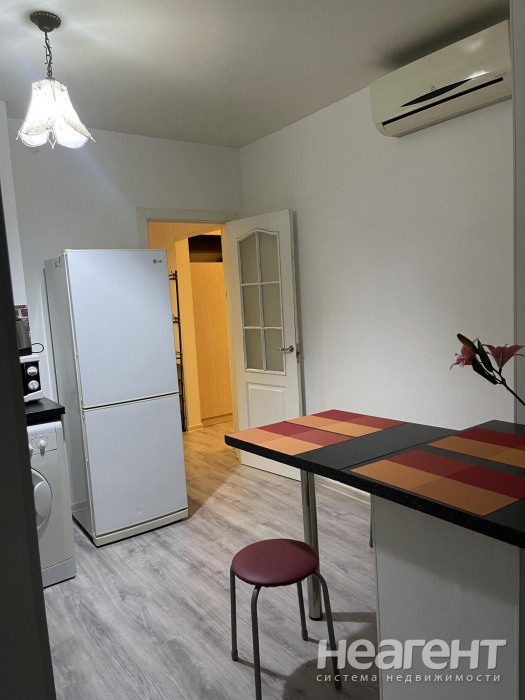 Сдается 1-комнатная квартира, 40 м²