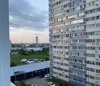 Продается 1-комнатная квартира, 42 м²