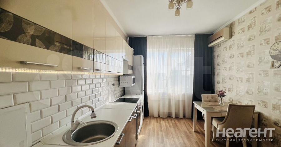 Продается 1-комнатная квартира, 37,5 м²