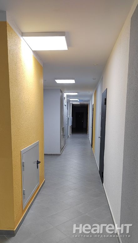 Продается 1-комнатная квартира, 42 м²