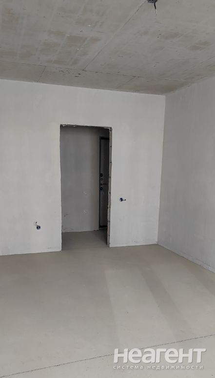 Продается 1-комнатная квартира, 42 м²