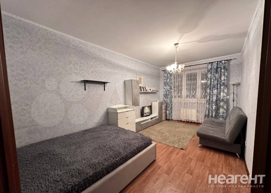 Продается 1-комнатная квартира, 42 м²