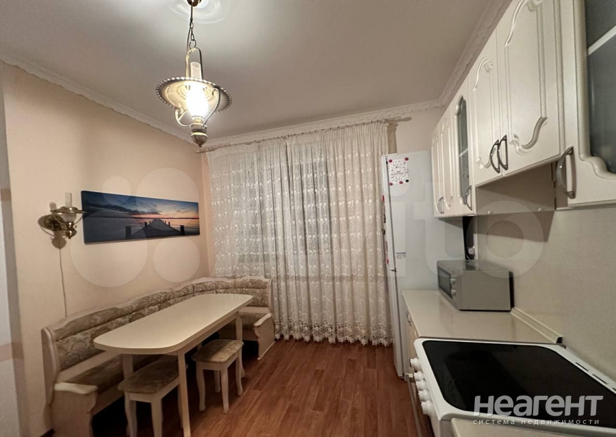 Продается 1-комнатная квартира, 42 м²