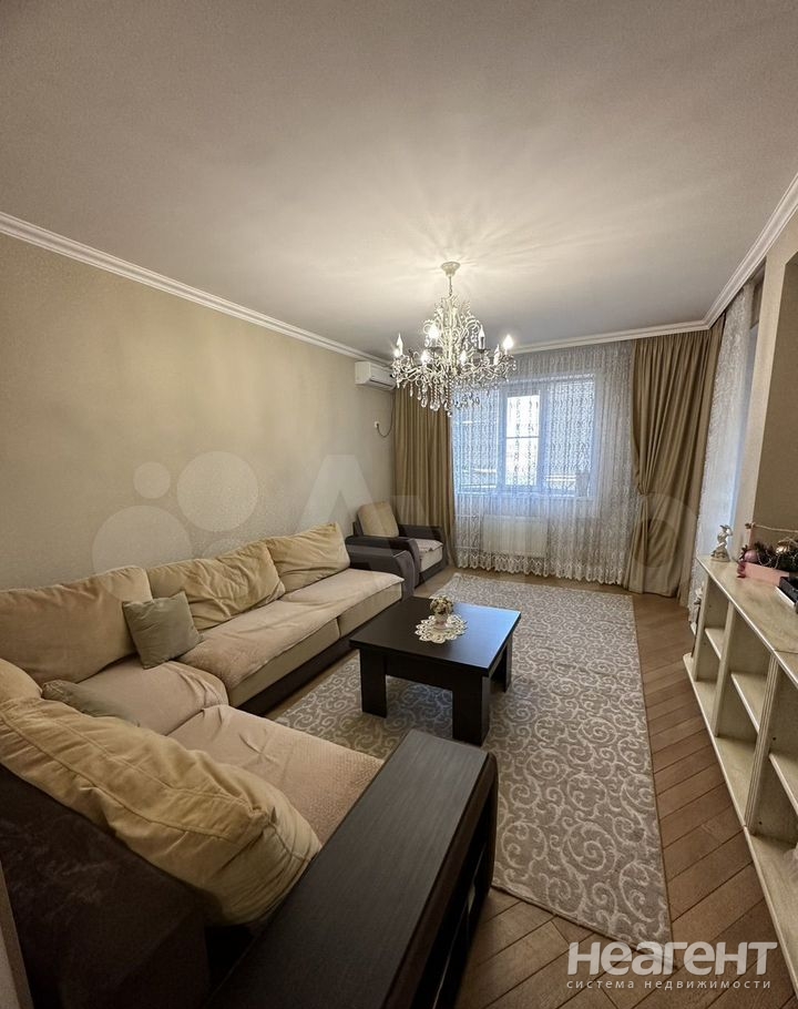 Сдается 1-комнатная квартира, 54 м²