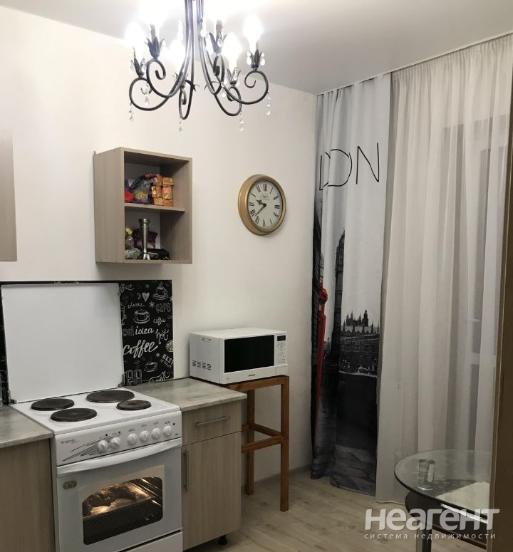 Сдается 1-комнатная квартира, 42 м²