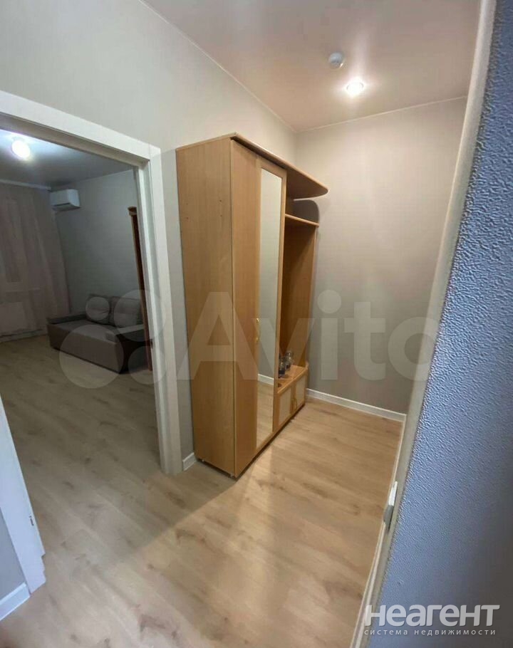 Сдается 1-комнатная квартира, 42 м²