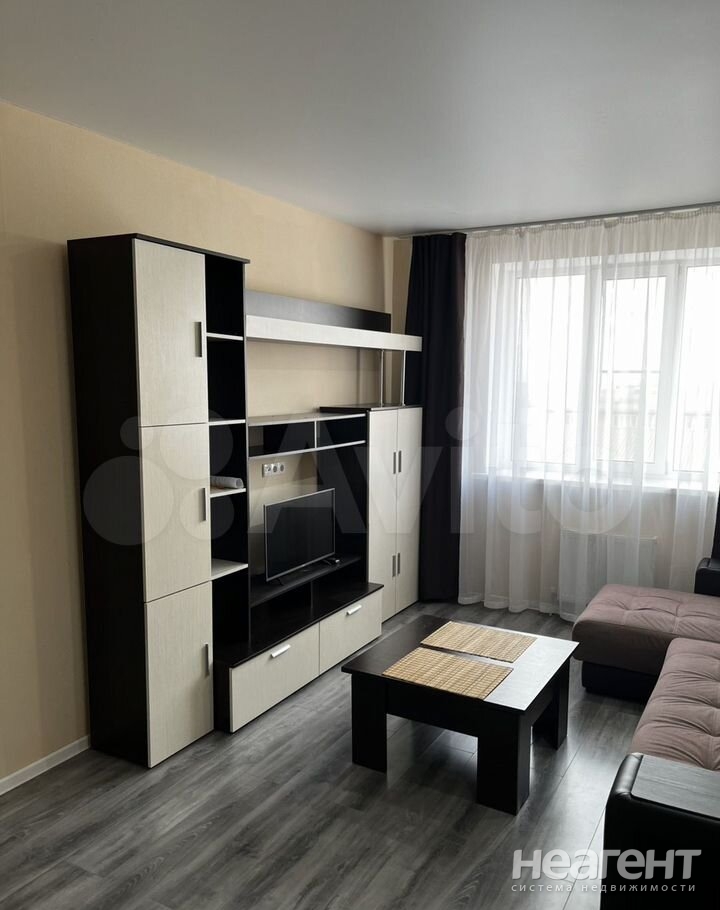 Сдается 1-комнатная квартира, 38 м²