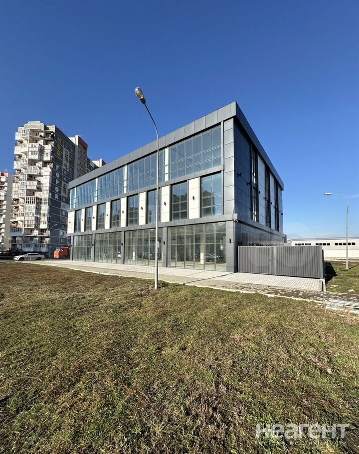 Сдается Нежилое помещение, 1800 м²