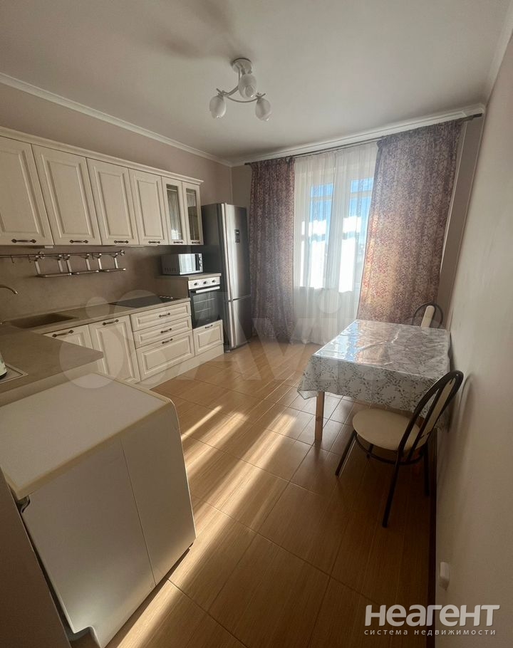 Сдается 1-комнатная квартира, 46,4 м²