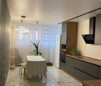 Сдается 2-х комнатная квартира, 80 м²