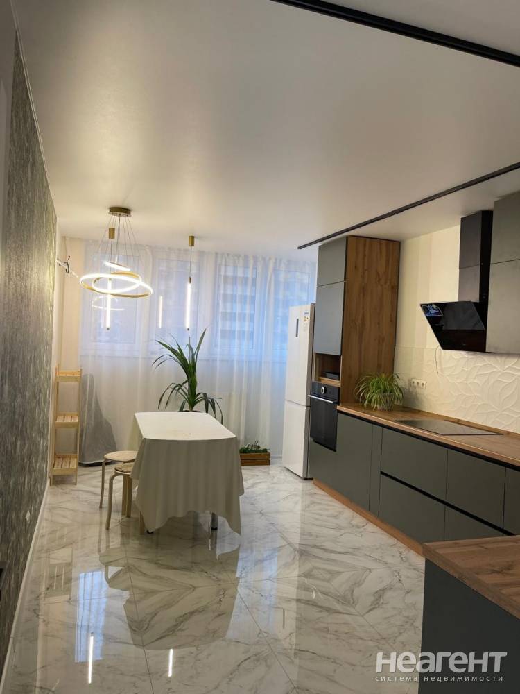 Сдается 2-х комнатная квартира, 80 м²