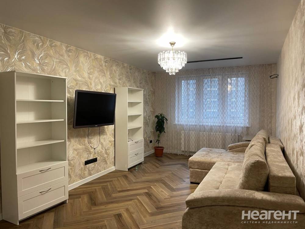 Сдается 2-х комнатная квартира, 80 м²