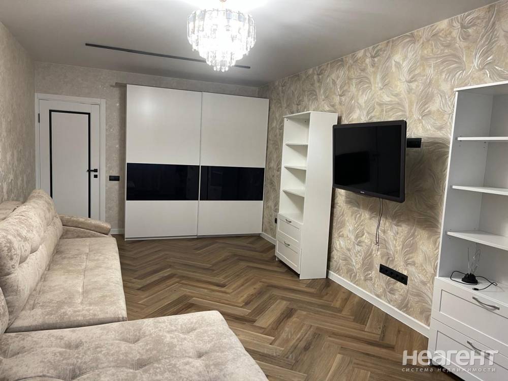 Сдается 2-х комнатная квартира, 80 м²