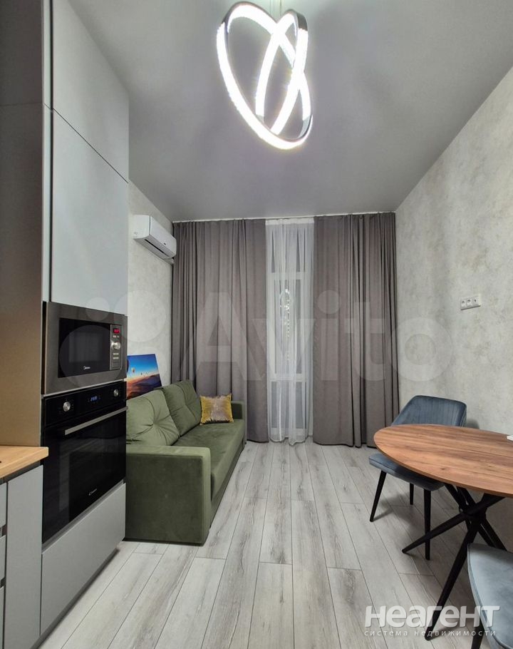 Сдается 1-комнатная квартира, 42 м²