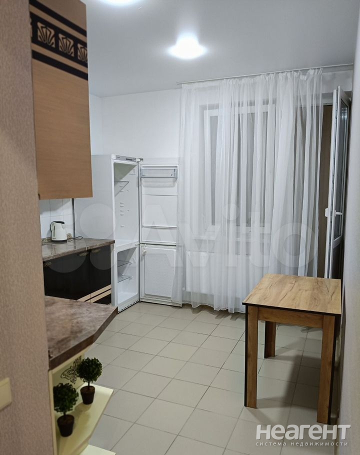 Сдается 1-комнатная квартира, 49 м²