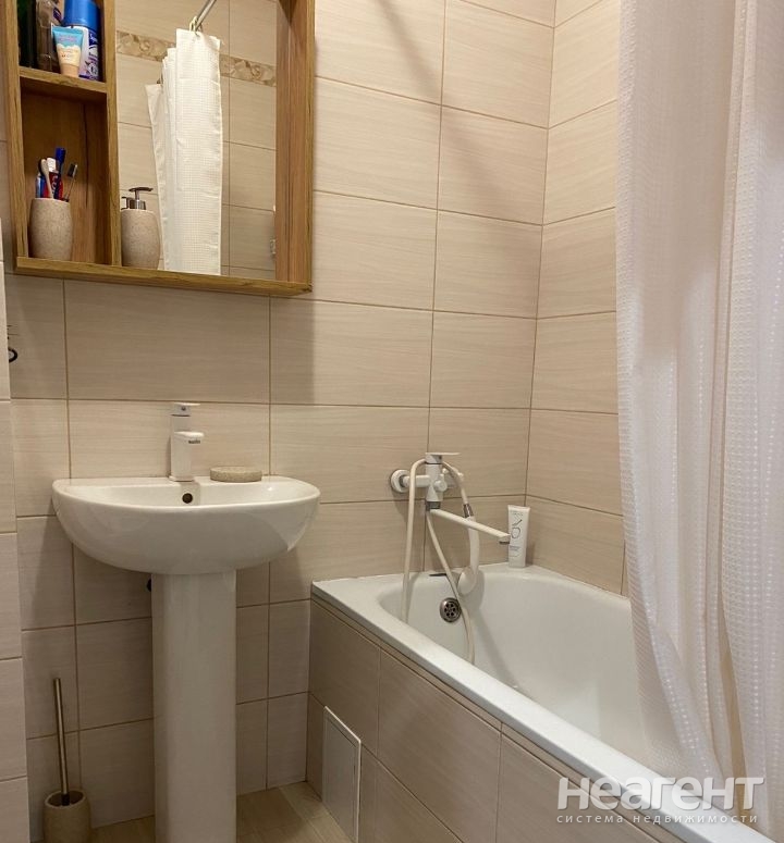 Продается 1-комнатная квартира, 37 м²