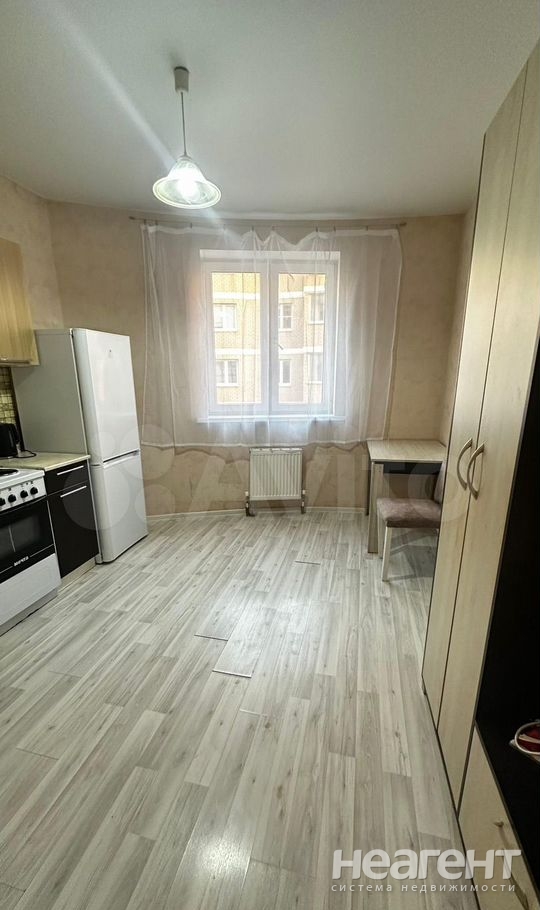 Сдается 1-комнатная квартира, 38 м²