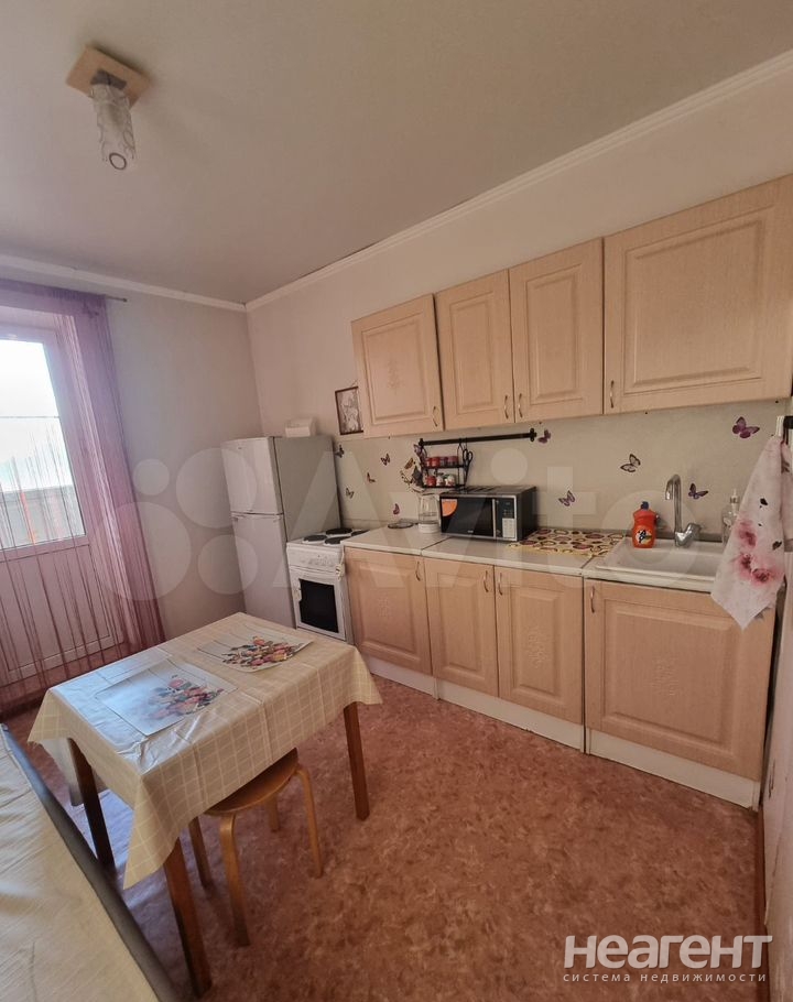 Сдается 1-комнатная квартира, 38 м²