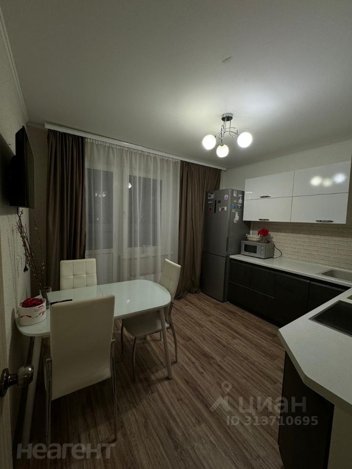 Продается 1-комнатная квартира, 38 м²