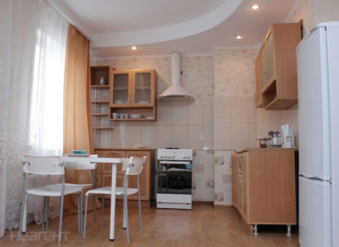 Сдается 2-х комнатная квартира, 72 м²