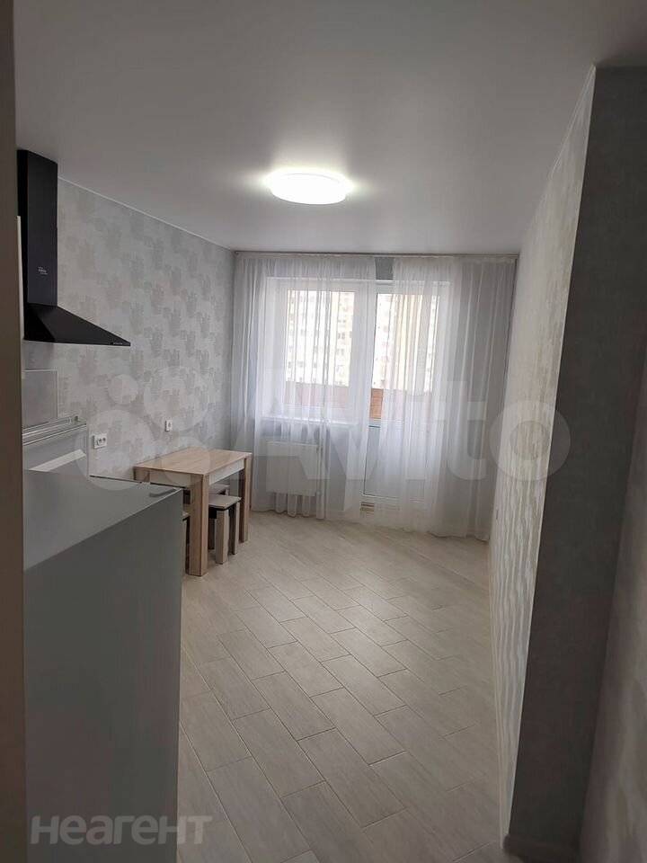 Сдается 1-комнатная квартира, 42 м²