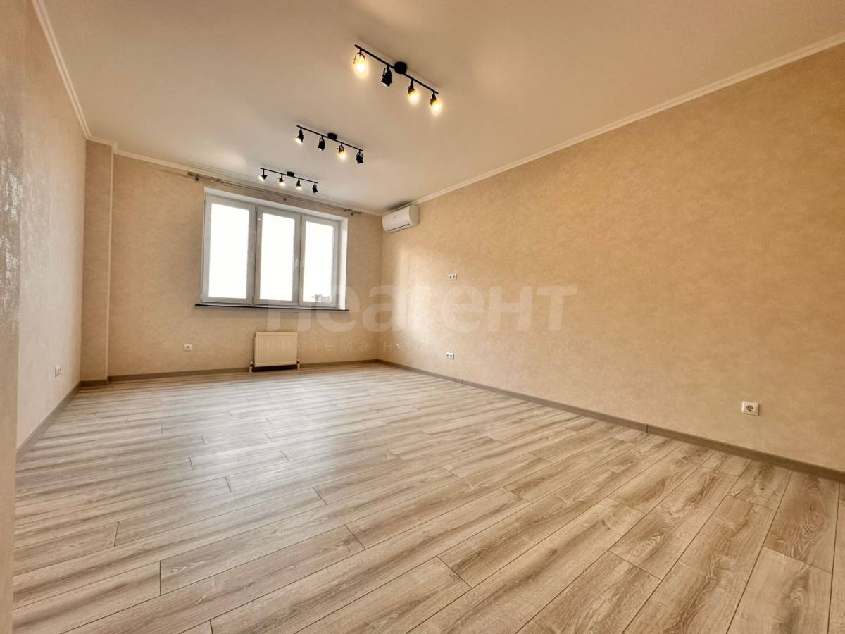 Продается 1-комнатная квартира, 52 м²