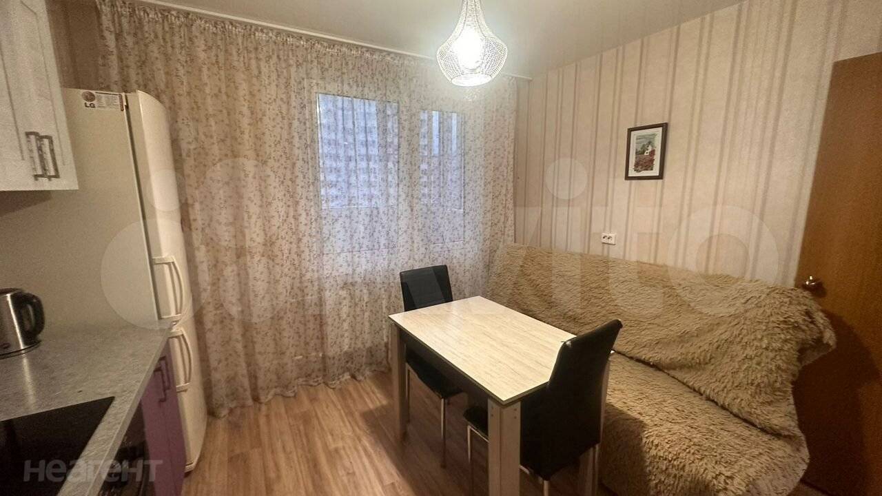 Сдается 1-комнатная квартира, 38 м²